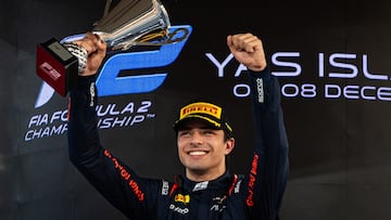 Pepe Martí celebra su victoria en el esprint de Abu Dhabi de F2 en 2024.