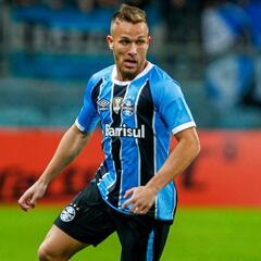 Arthur pide jugar con Iniesta: "Es un Dios del fútbol"