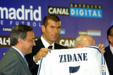 El 10 de julio de 2001 fue presentado como jugador del Madrid y se le entreg¨® la camiseta con el n¨²mero 5. El fichaje se cifr¨® en 76 millones de euros, convirti¨¦ndolo en su tiempo en el fichaje m¨¢s caro de la historia del f¨²tbol.