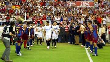 Pasillo del Bar&ccedil;a al Sevilla, el 13 de mayo de 2006.