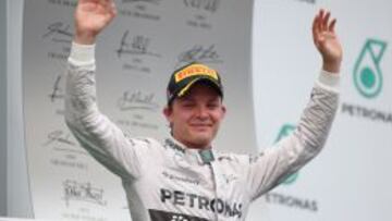 Nico Rosberg celebra el podio de Malaisia.