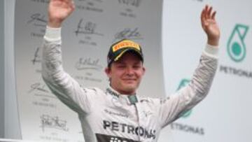 Nico Rosberg celebra el podio de Malaisia.