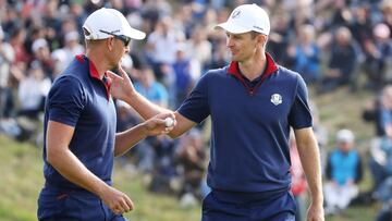 Justin Rose y Henrik Stenson celebran su victoria en su partido de foursome en la Ryder Cup 2018 en Le Golf National de Par&iacute;s, Francia.