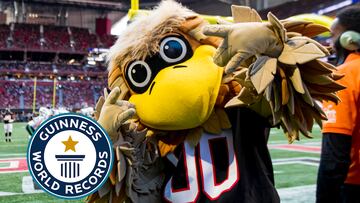 Mascota de Atlanta Falcons rompe récord Guinness con salto y se hace viral