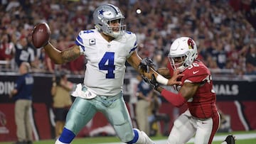 GLENDALE, AZ - SEPTEMBER 25: Quarterback Dak Prescott #4 of the Dallas Cowboys throws a pass under pressure from safety Budda Baker #36 of the Arizona Cardinals during the second half of the NFL game at the University of Phoenix Stadium on September 25, 2017 in Glendale, Arizona. Jennifer Stewart/Getty Images/AFP
== FOR NEWSPAPERS, INTERNET, TELCOS & TELEVISION USE ONLY ==