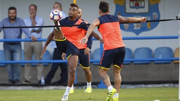 Kevin-Prince Boateng, durante un entrenamiento, la principal novedad de hoy.