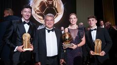 Lewandowski, en la Gala del Balón de Oro 2022, con su Trofeo Gerd Muller, junto al presidente Laporta, Alexia Putellas, Balón de Oro femenino y Gavi, Trofeo Kopa.