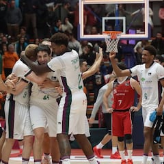 Un triple de Carlos Suárez selló la gran remontada de Unicaja