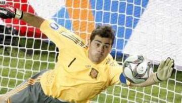 <strong>CASILLAS.</strong> El portero del Real Madrid sigue haciendo historia con la selección.