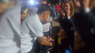 El 10 no lo dudo ni un segundo y paro para agradecerle y prometerle una camiseta.