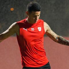 Blanc: "James tiene un leve problema en la pantorrilla"