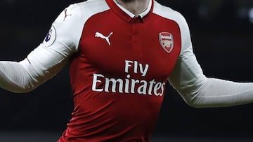 Publicidad de Fly Emirates en la camiseta del Arsenal.