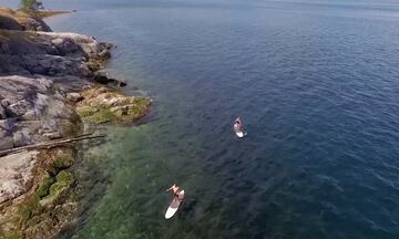 Entre las múltiples actividades de aventura que se pueden practicar no está el surf porque está en una zona con las aguas tranquilas, pero que son precisamente perfectas para las excursiones en SUP. Entre ballenas... 