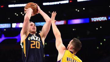 Gordon Hayward trata de anotar ante Marcelinho Huertas