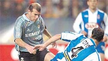 <b>EL JEFE</B>. Zidane, que se movió por todo el campo, dirigió con mucho acierto las operaciones del Madrid en Montjuïc.