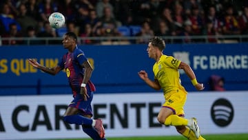 BARCELONA, 21/09/2025.- El delantero británico del Barcelona Marcus Rashford (i) lucha con Davinchi del Getafe, durante el partido de la jornada 5 de LaLiga que FC Barcelona y Getafe CF disputan este domingo en el Estadi Johan Cruyff. EFE/ Alejandro García