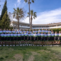 El equipo Kosner-Saltoki Home pedalea hacia la Titan Desert de Marruecos