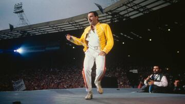 En 1985 decenas de artistas se reunieron para llevar a cabo un par de conciertos simultáneos en Inglaterra y USA en un evento conocido como Live Aid.