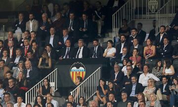 Joan Laporta, David Villa y Layhoon Chan.