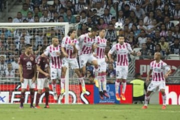 Chivas, Monterrey, América, Querétaro y Necaxa utilizaron el color rosa en su uniforme para apoyar el mes del cáncer de mama.