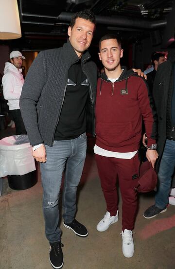 Michael Ballack y Eden Hazard. 