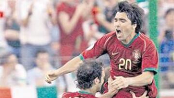 <b>SALVADOR. </b>Deco, con su golazo, rescató a Portugal en un partido complicado.