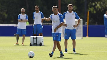 Antonio Hidalgo dirigió su primer entrenamiento con el Deportivo.
