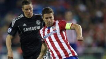 Gabi, con Torres por detr&aacute;s.