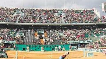 <b>GRAN ESCENARIO. </b>La Central de Roland Garros, la Philippe Chatrier, fue el mejor escenario posible para acoger el debut de Rafa Nadal en la edición 2006.