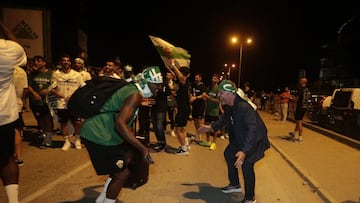 Locura en Elche con la llegada de sus héroes