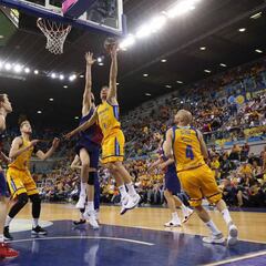 El Barcelona dinamita el fortín canario y pelea por la 2ª plaza