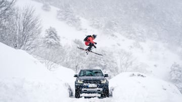 Aymar Navarro se enfrenta a un &eacute;pido reto en la nieve contra un todoterreno