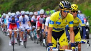 Alberto Contador, con el jersey de l&iacute;der.