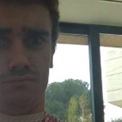 Griezmann cambia de peinado con un radical corte de pelo