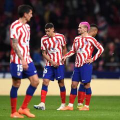 El Atlético pinchó, pero la jornada le termina sonriendo