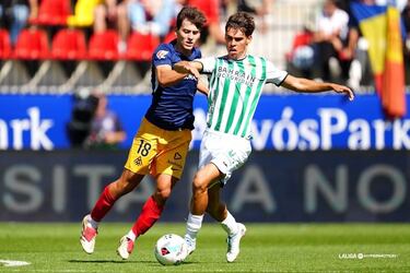 Ania sigue buscando equipo tipo