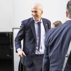Zinedine Zidane arrives in Turkey looking relaxed