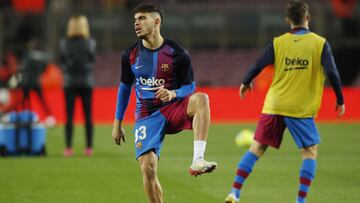 Abde Ezzalzouli. en el calentamiento del partido ante el Elche. 