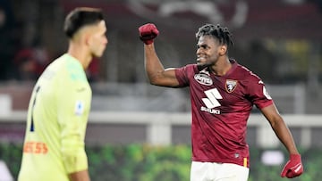 Duván Zapata celebrando uno de sus goles en el triunfo de Torino sobre Atalanta por Serie A.