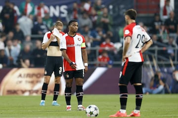 Rotterdam (Netherlands), 19/09/2024.- Quinten Timber (C) of Feyenoord reacts during the UEFA Champions League match between Feyenoord Rotterdam and Bayer 04 Leverkusen at Feyenoord Stadion de Kuip in Rotterdam, Netherlands, 19 September 2024. (Liga de Campeones, Países Bajos; Holanda) EFE/EPA/PIETER STAM DE JONGE
