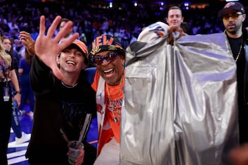 Timoth¨¦e Chalamet junto a Spike Lee en las gradas del Madison Square Garden para presenciar el cuarto partido de la eliminatoria de Playoffs entre los Boston Celtics y los New York Knicks.