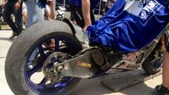 La Yamaha de Lorenzo tras una dura ca&iacute;da en el test de Michelin.