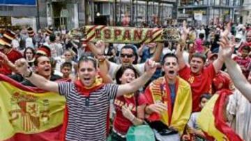 <b>EUFORIA. </b>Los españoles desplazados a Viena se hicieron ayer notar en las calles más comerciales de la capital austriaca.