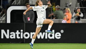 Esther celebra el gol de la victoria.