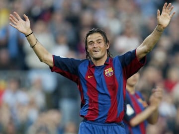 Después de ocho temporadas con el Barcelona se despidió del fútbol profesional el 16 de mayo de 2004.