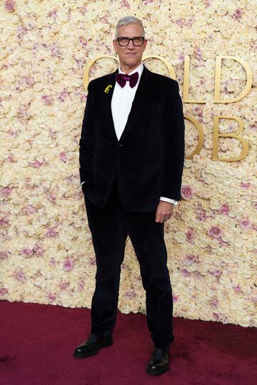 John Robert Hoffman posa durante la alfombra roja de los Globos de Oro 2025 celebrados en el Hotel Beverly Hilton de los Ángeles.
 