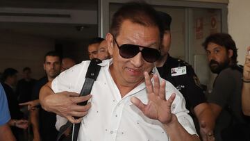 28/08/18 LLEGADA DE GONZALO GUEDES A VALENCIA NUEVO JUGADOR DEL VALENCIA AEROPUERTO PETER LIM