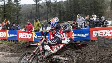 Jorge Prado, en el jardín de su casa