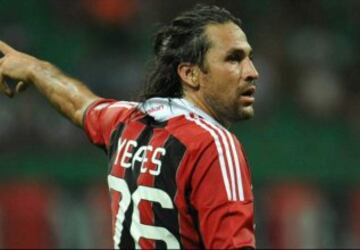 Yepes estuvo en el Milan. Participó en Champions, jugó 54 partidos y anotó dos goles.