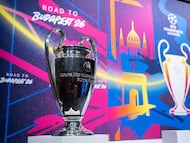 NYON (Switzerland), 27/02/2026.- The Champions League trophy is pictured during the UEFA Champions League round of 16, quarter-final and semi-final and final draw, at the UEFA headquarters in Nyon, Switzerland, 27 February 2026. (Liga de Campeones, Suiza) EFE/EPA/MARTIAL TREZZINI